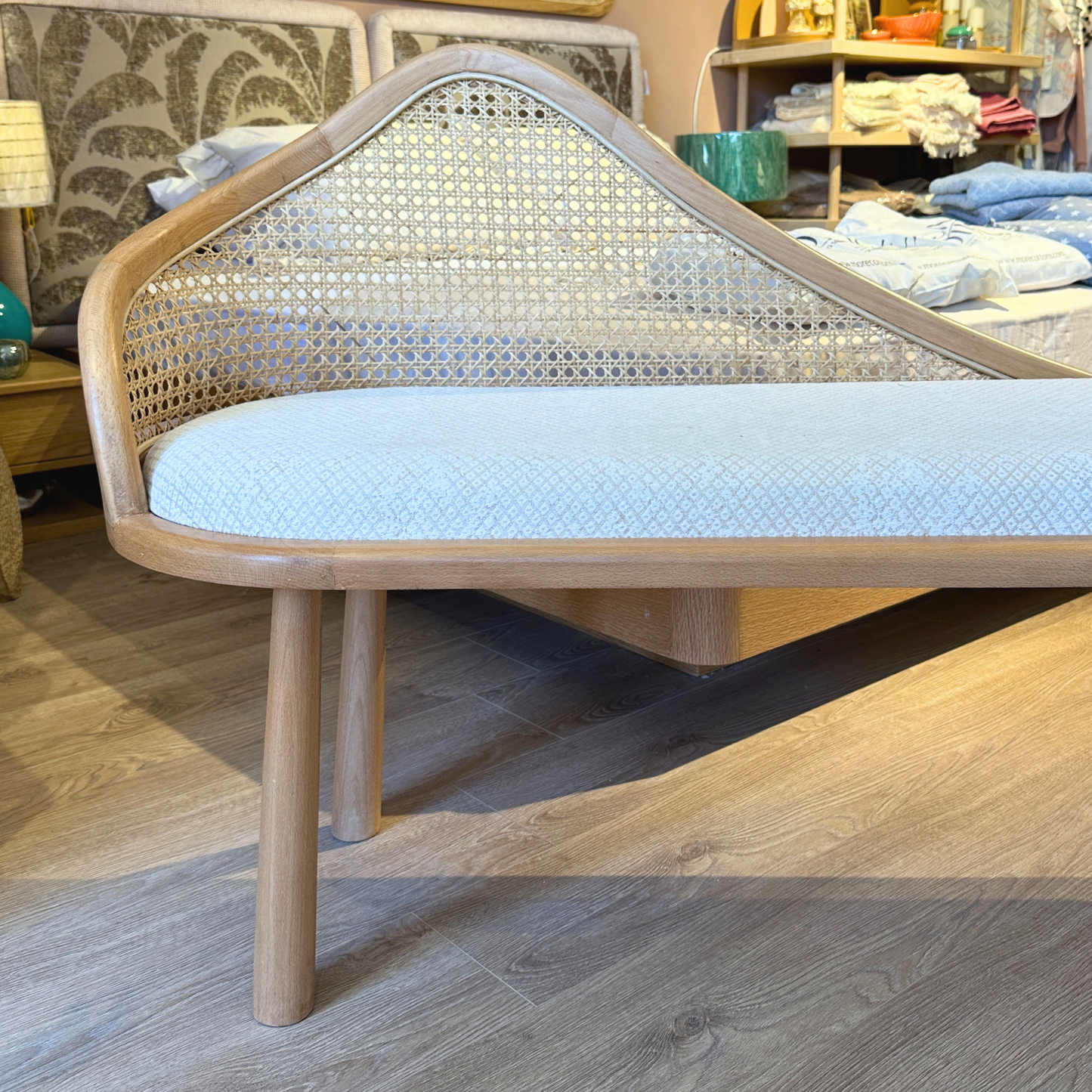 Wave Banquette