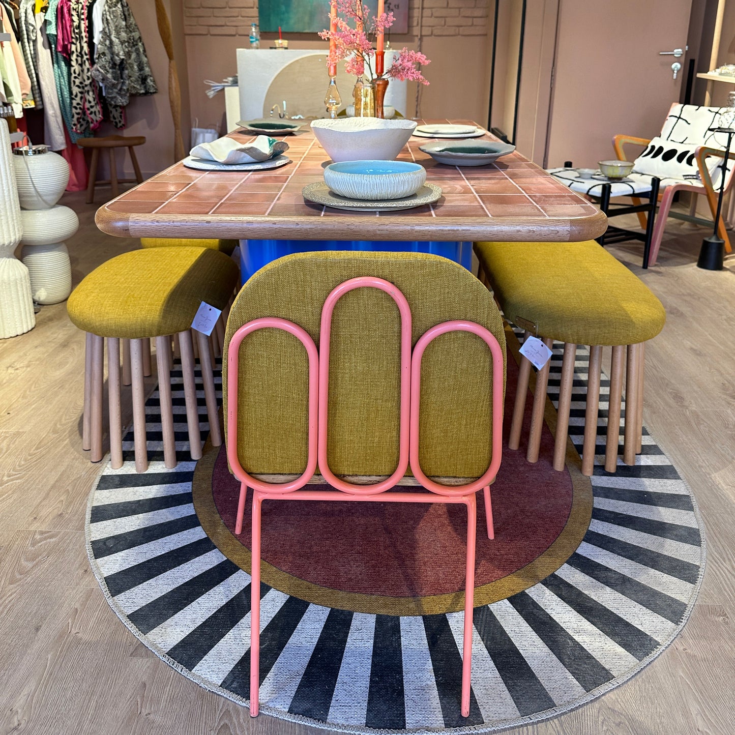 Cresta dining table