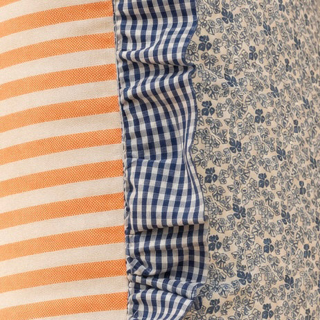 Square cushion with ruffles