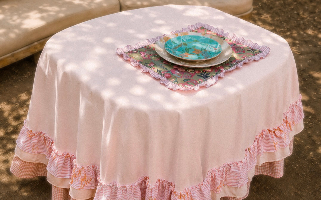 Table cloth round with raffles