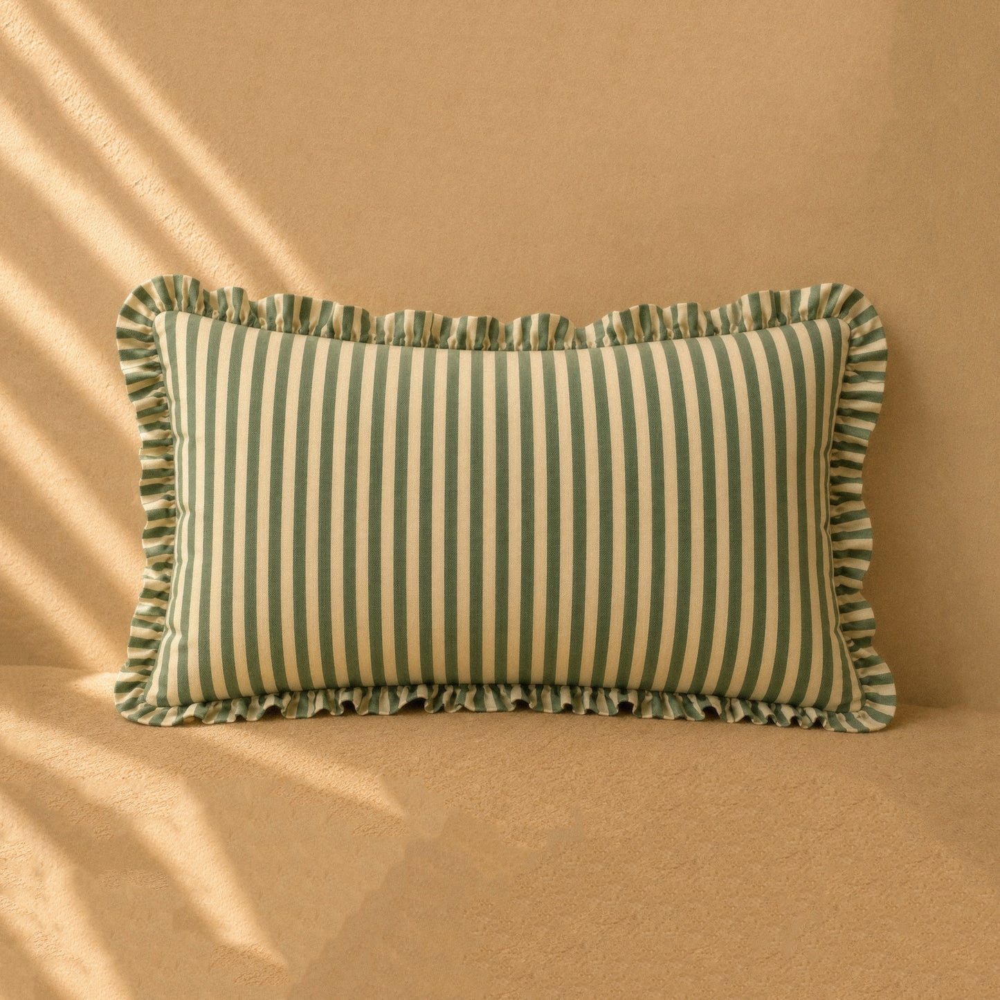 Rectangular cushion with ruffles