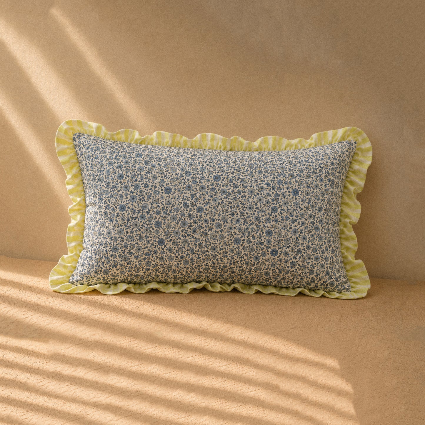 Rectangular cushion with ruffles