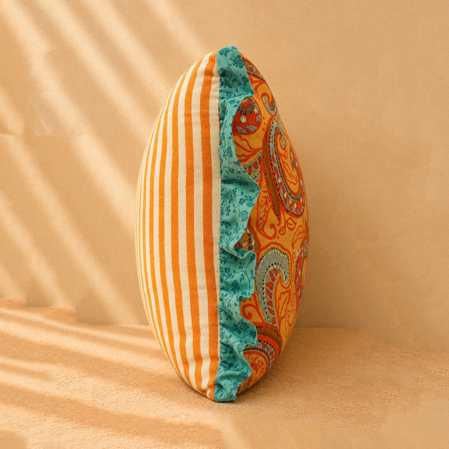 Square cushion with ruffles