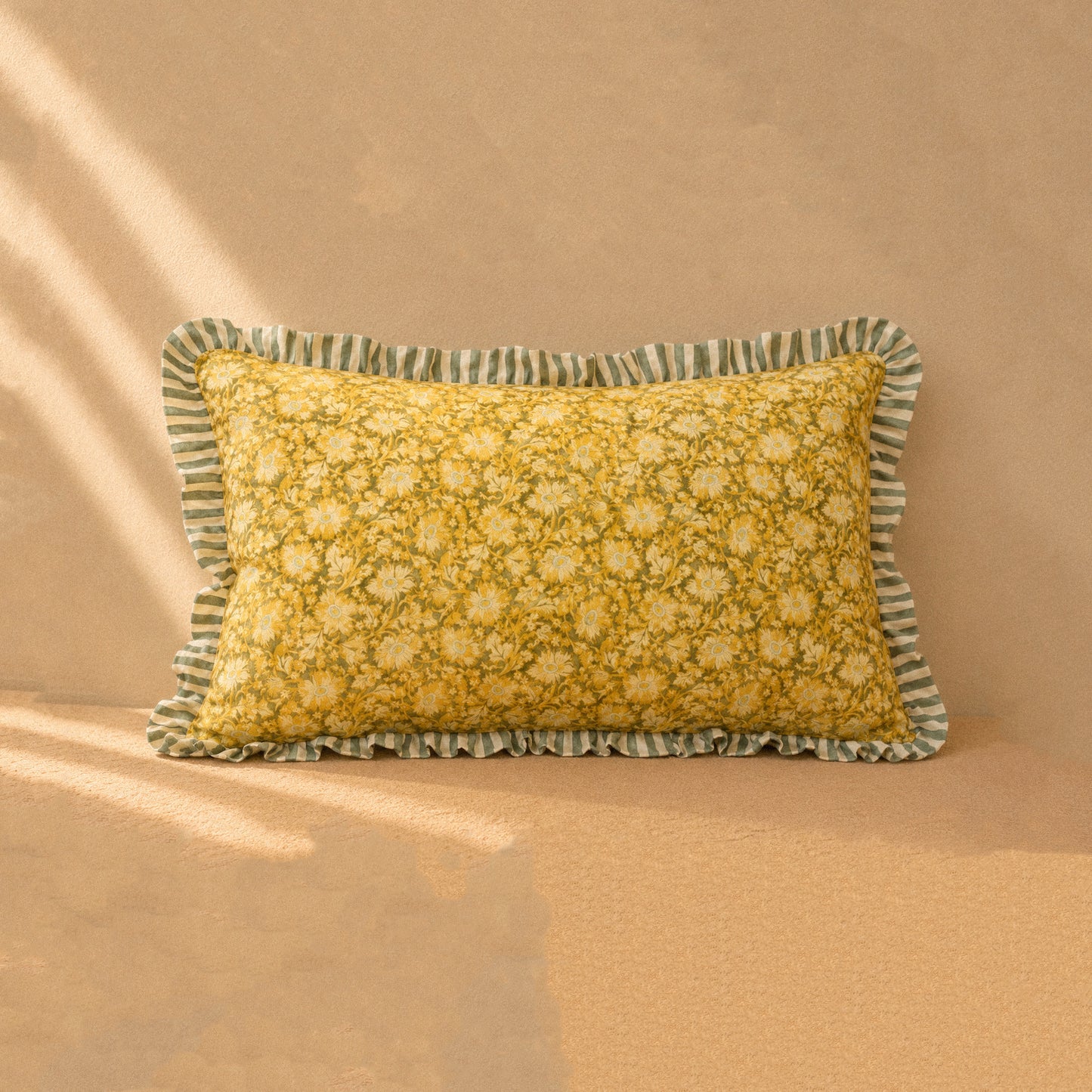Rectangular cushion with ruffles