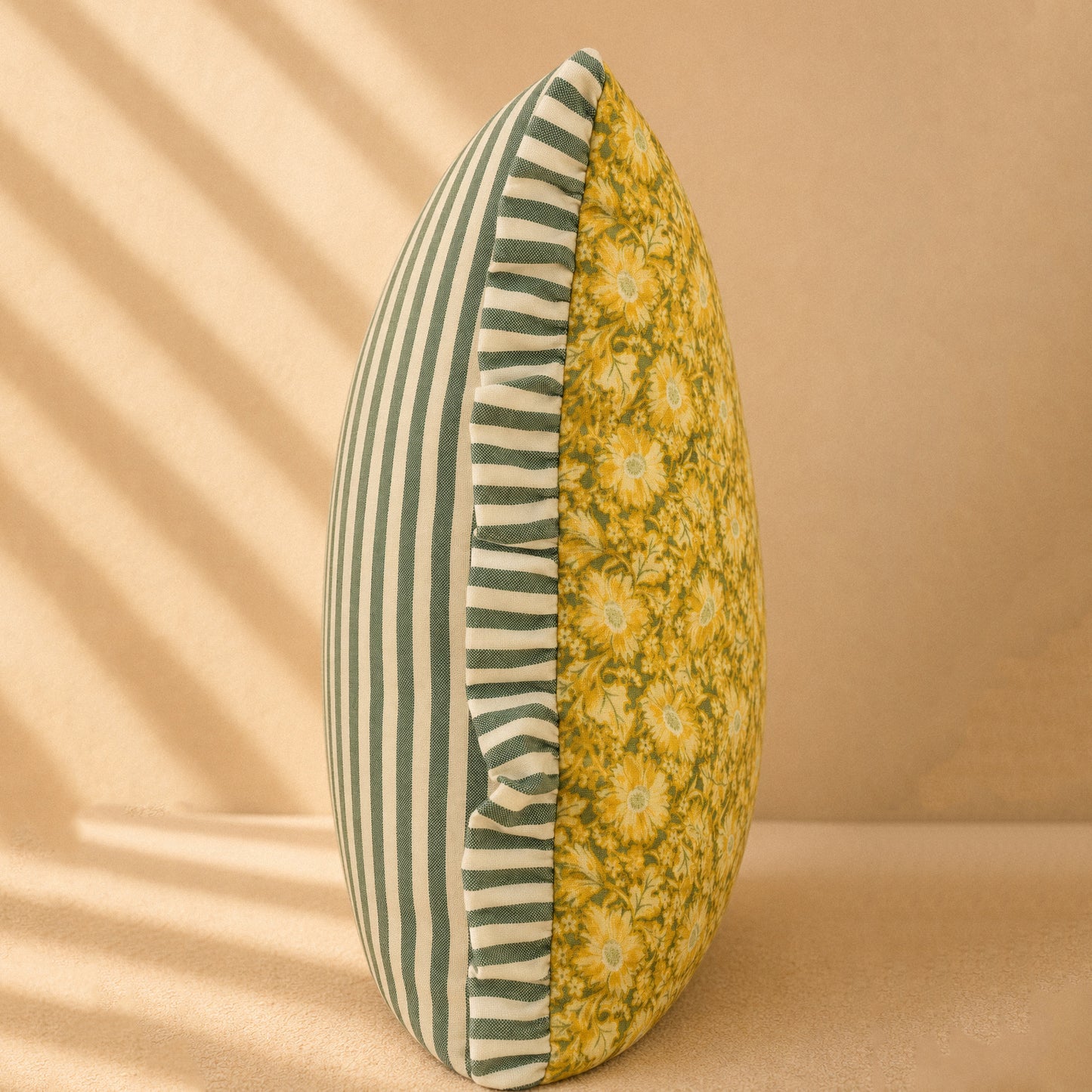 Square cushion with ruffles