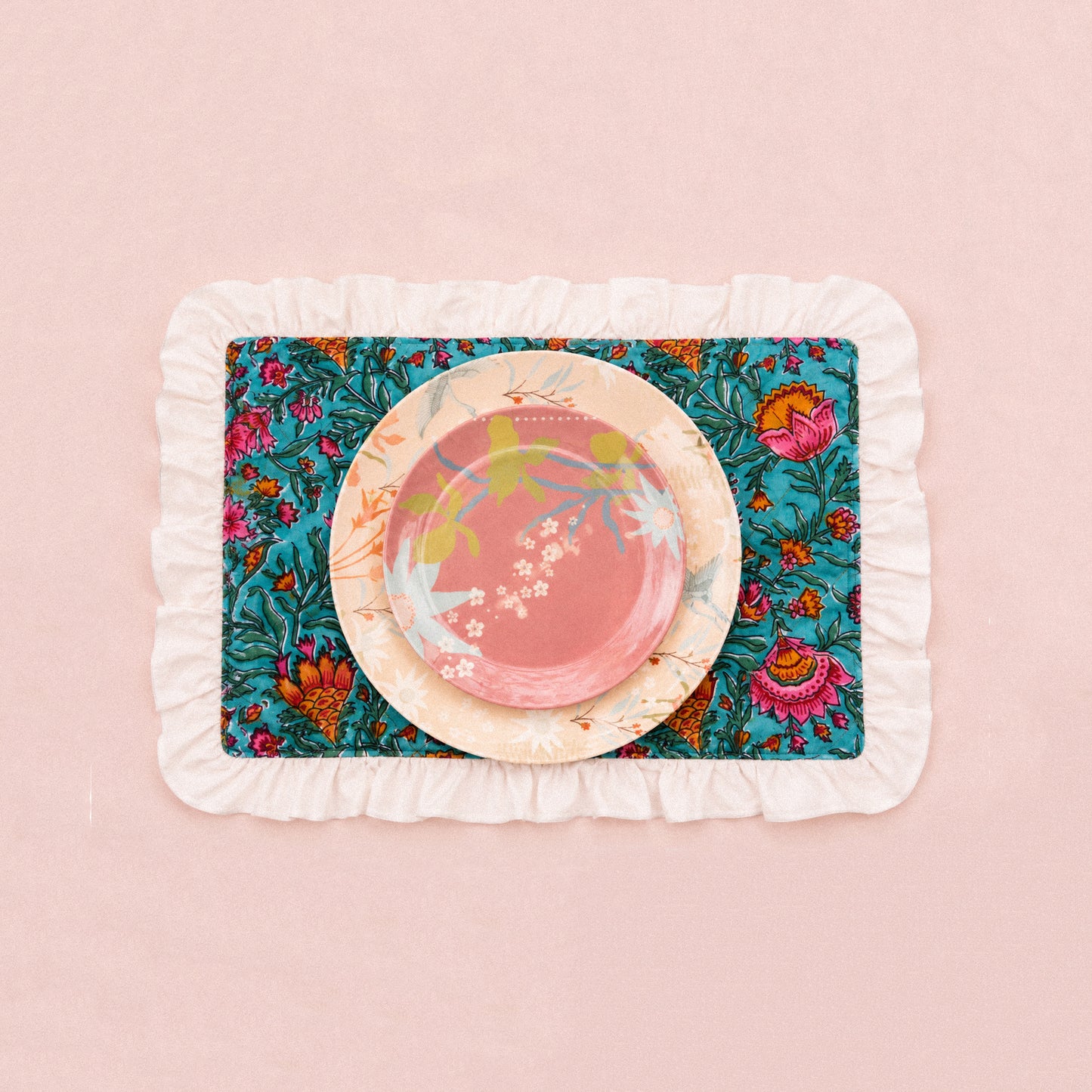 Patterned placemats quilted with raffles