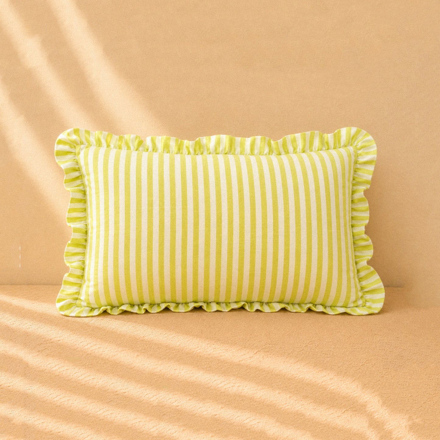 Rectangular cushion with ruffles