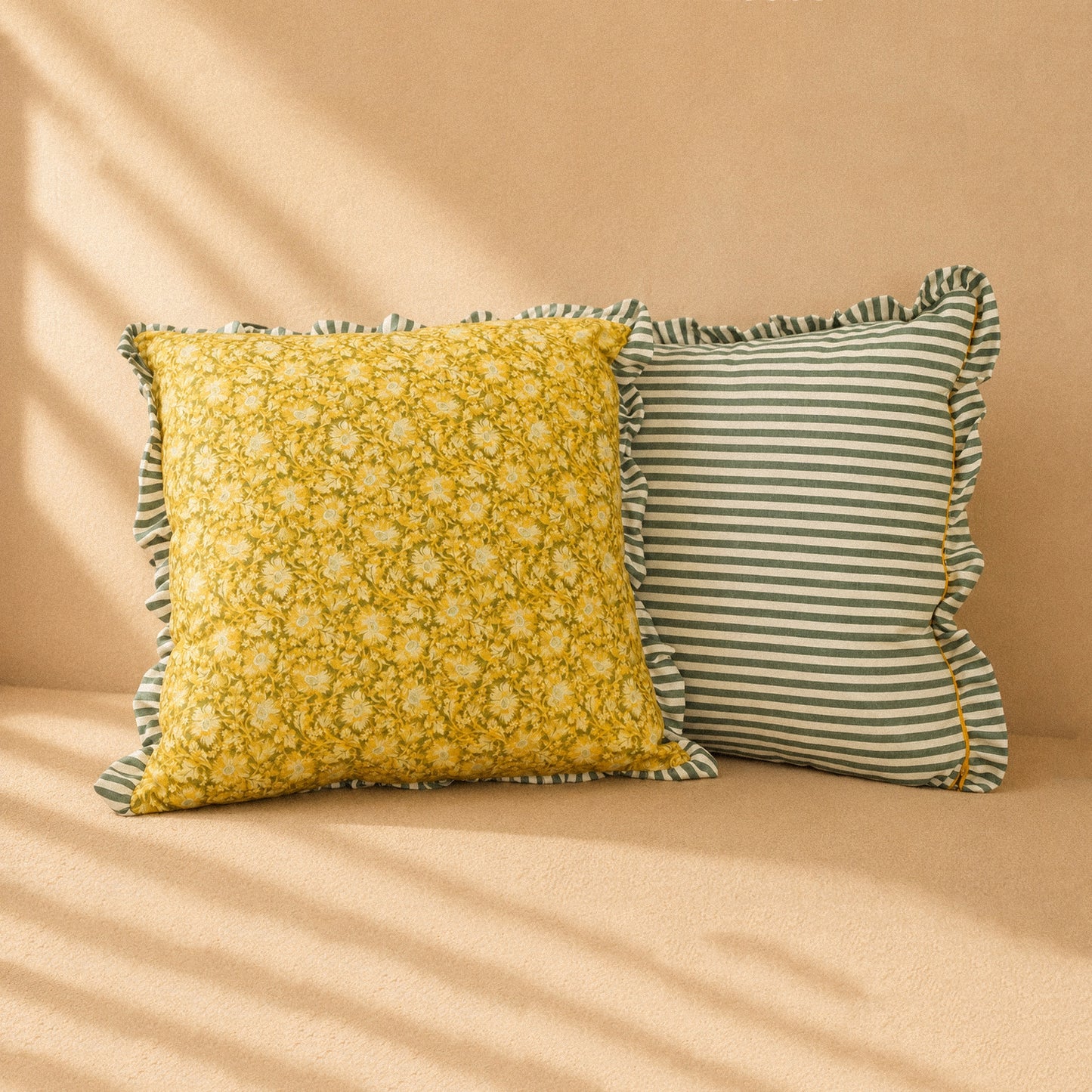 Square cushion with ruffles