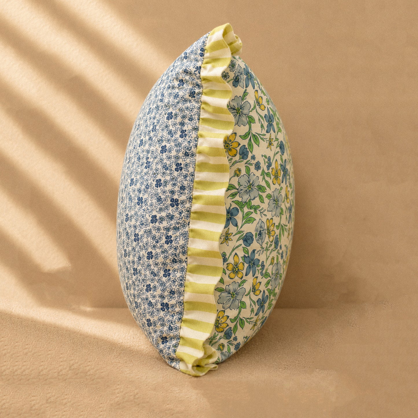 Square cushion with ruffles