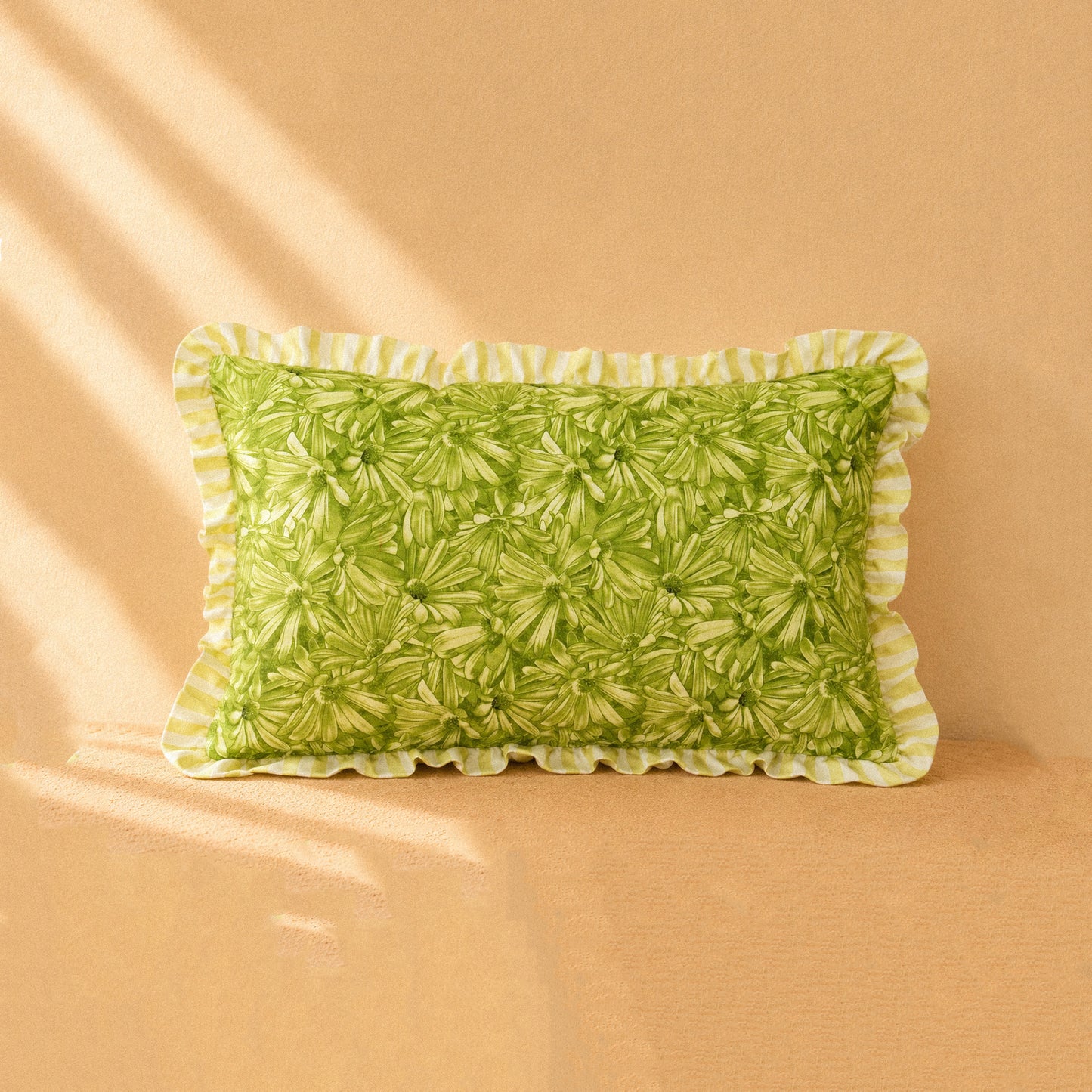 Rectangular cushion with ruffles