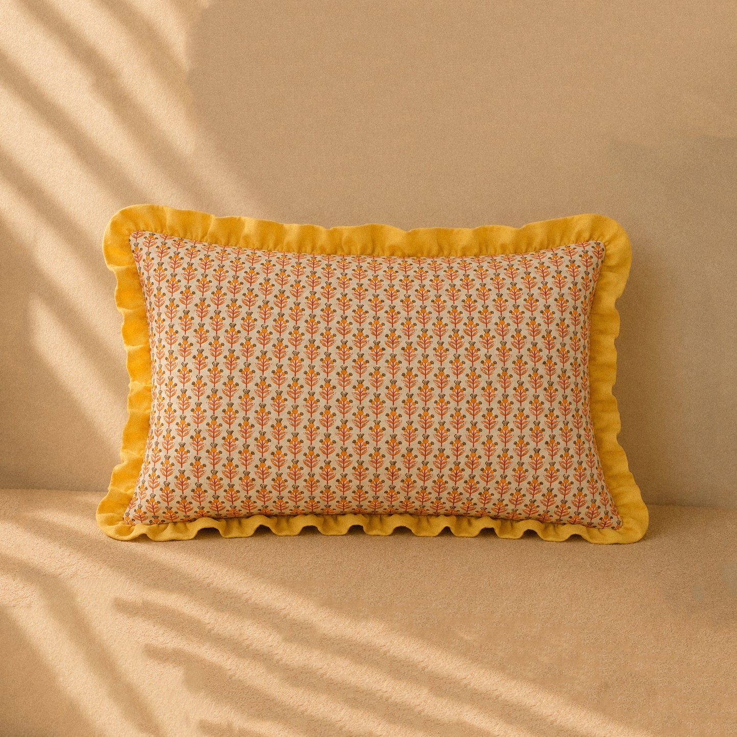 Rectangular cushion with ruffles