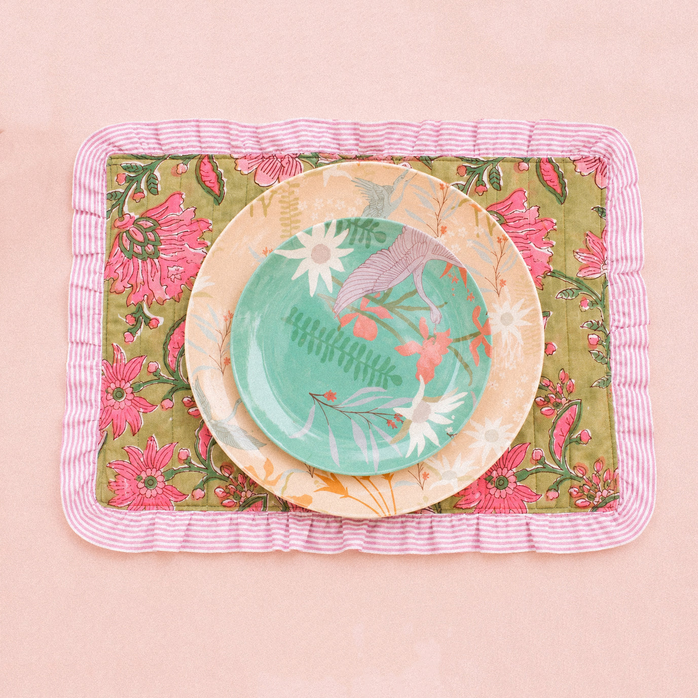 Patterned placemats quilted with raffles