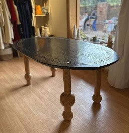 Bonbona dining table