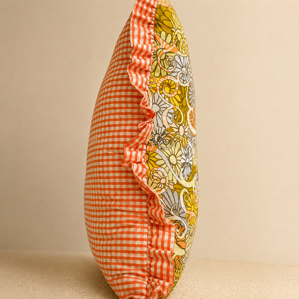 Square cushion with ruffles