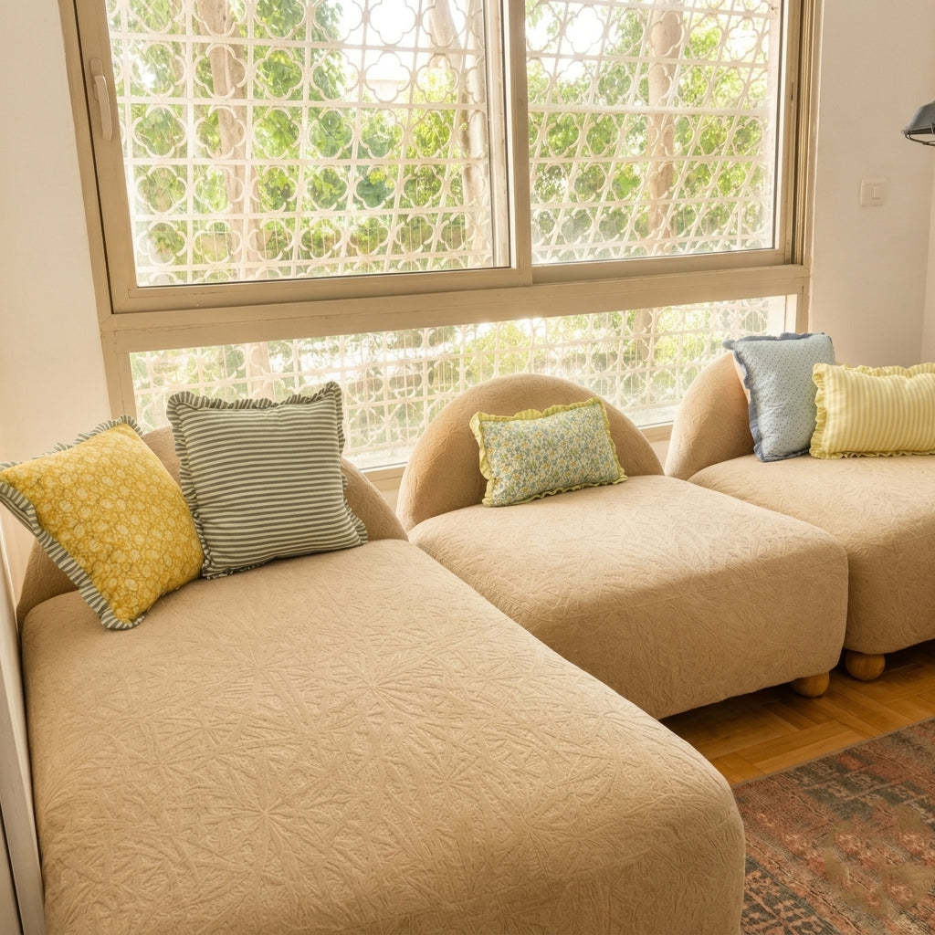 Square cushion with ruffles